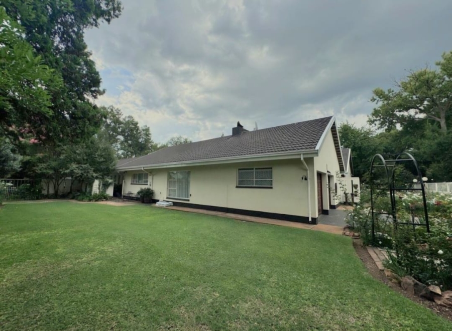 6 Bedroom Property for Sale in Grimbeeck Park North West